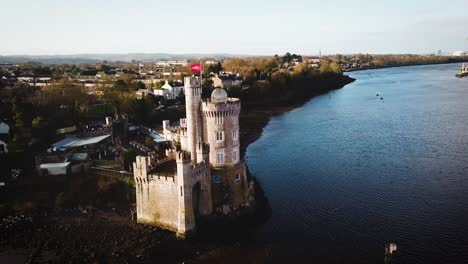 Imágenes-De-Drones-Aéreos-Del-Castillo-De-Roca-Negra