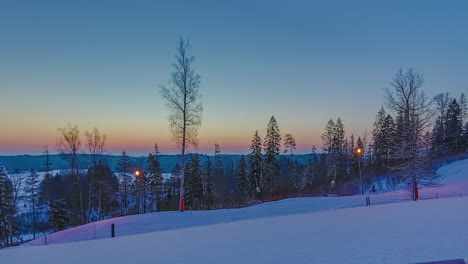 Wintersonnenuntergang-Im-Zeitraffer-Im-Skigebiet