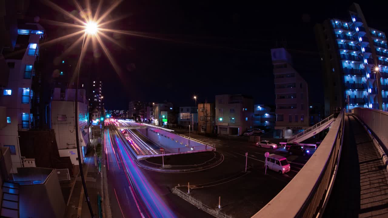 도쿄 시내 거리의 교통체증의 야간 타임스