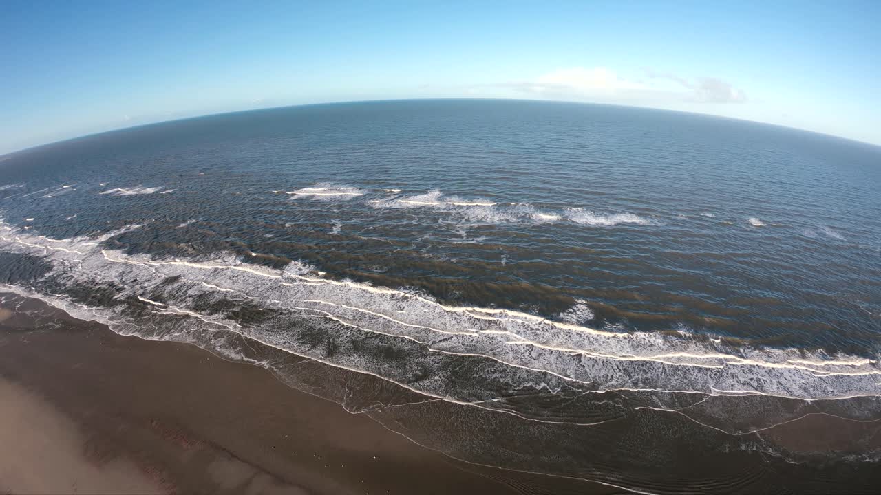 olas de primavera sobre el mar del norte