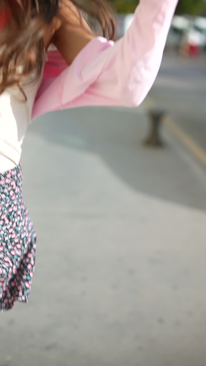 mujer elegante en la calle