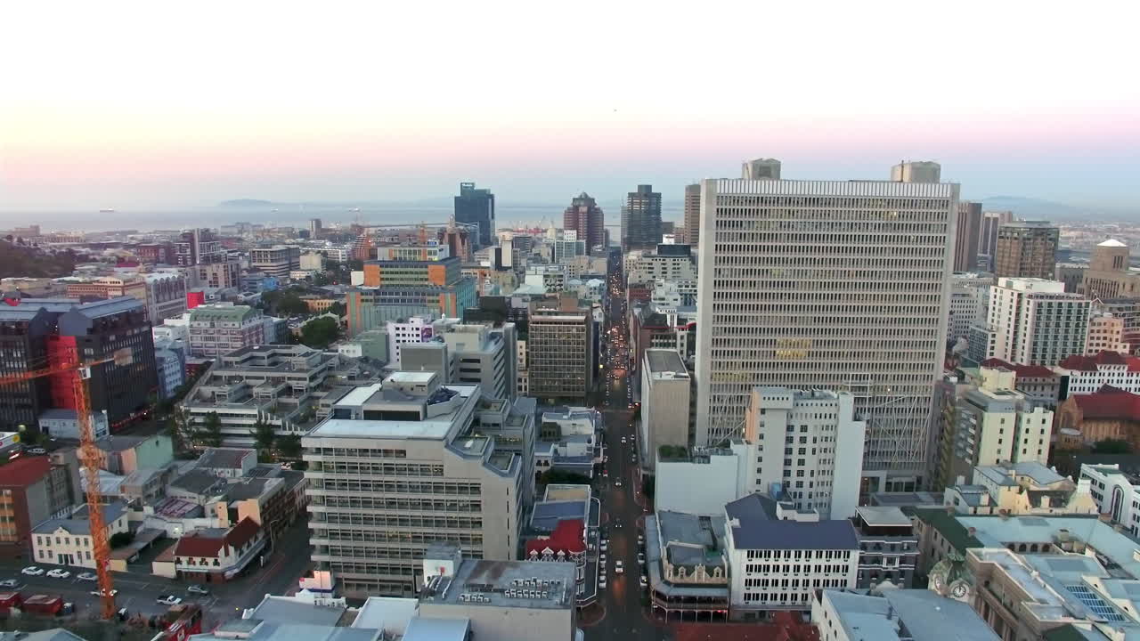 케이프타운 위로 떠오르는