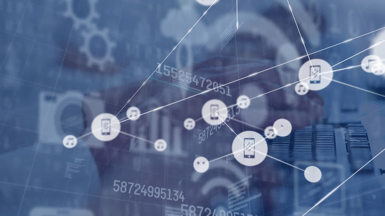 animación de la red de conexiones sobre el hombre usando computadora