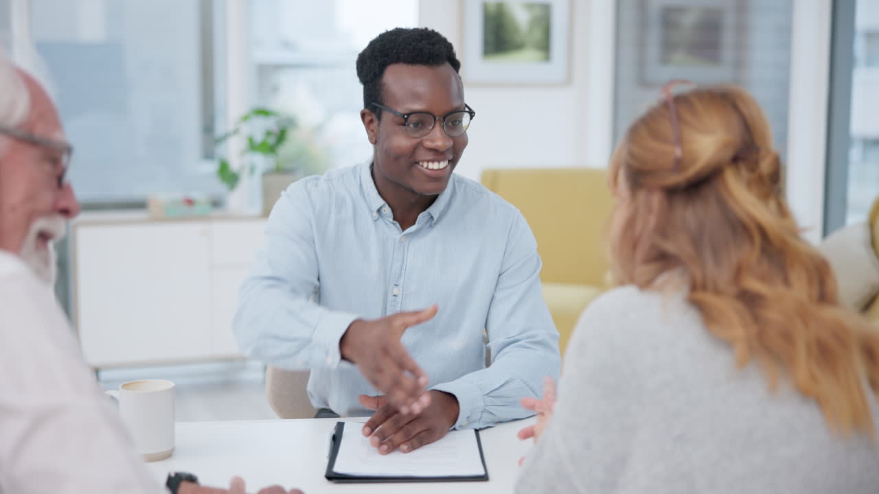 Senior couple, insurance agent