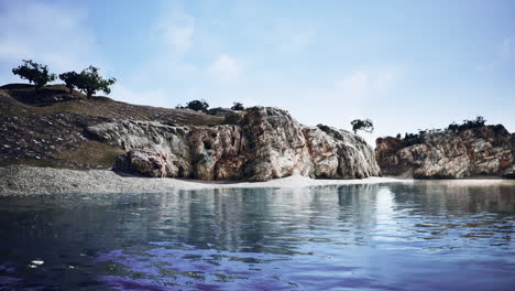 costa del mar báltico en la isla rocosa