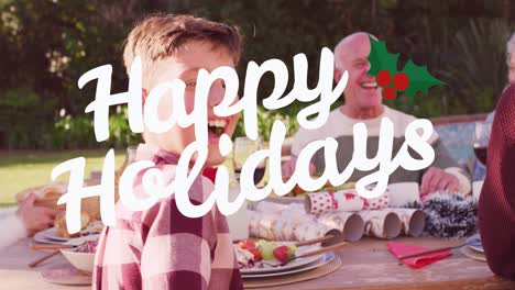 animación de felicitaciones de navidad texto sobre familia caucásica en la mesa de navidad