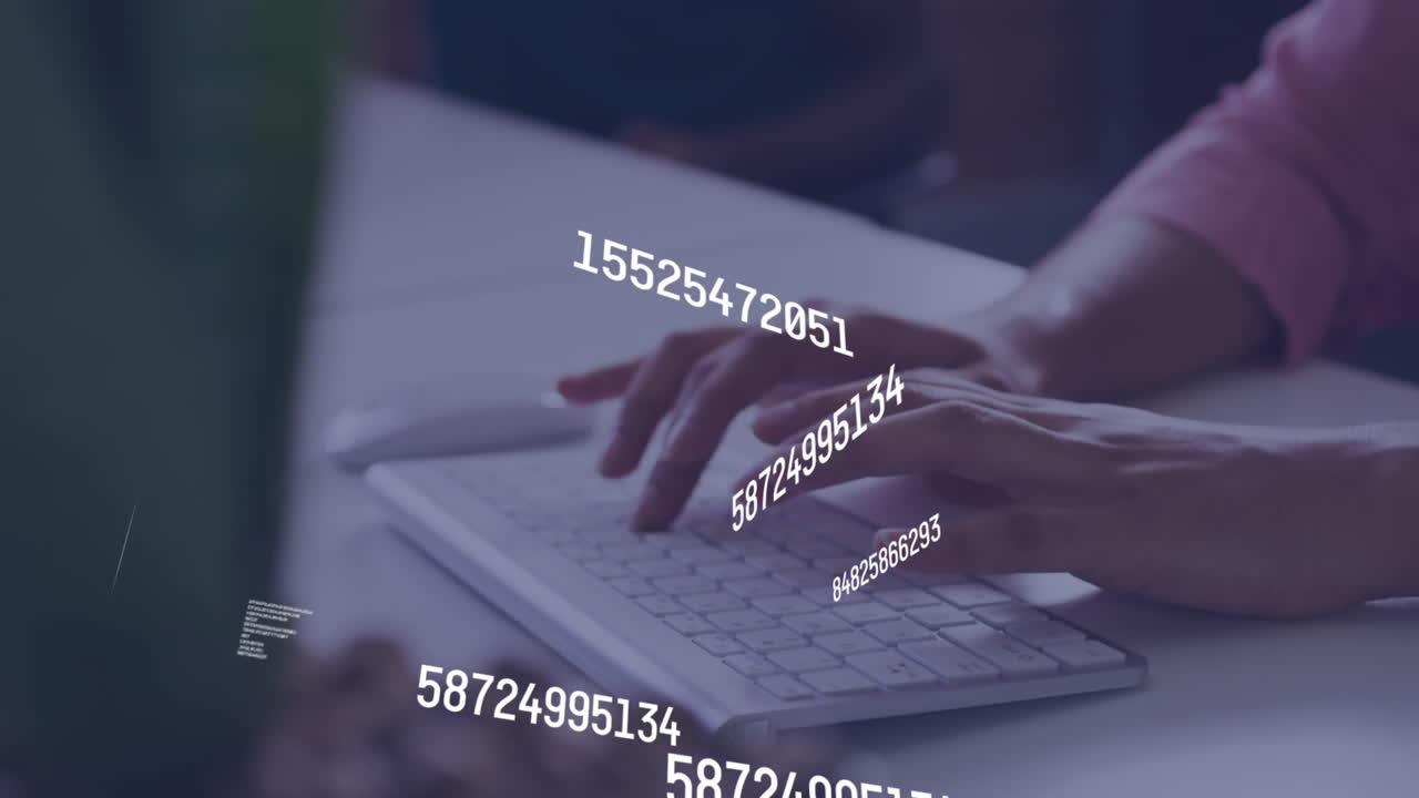 animación de múltiples números cambiantes contra la sección media de la mujer escribiendo en el teclado