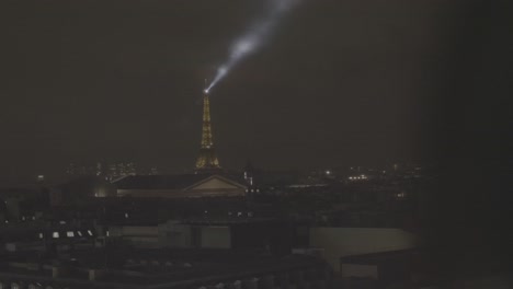 La-Torre-Eiffel-En-La-Noche