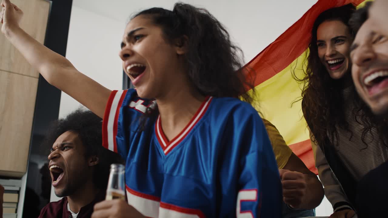 retrato de una joven y hermosa mujer de negocios africana en un estudio.