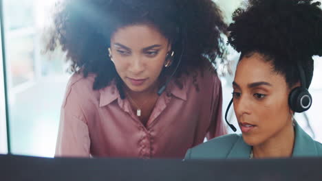 negocios, mujeres y centro de llamadas con empleado