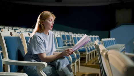 Nervous-woman-in-the-theater