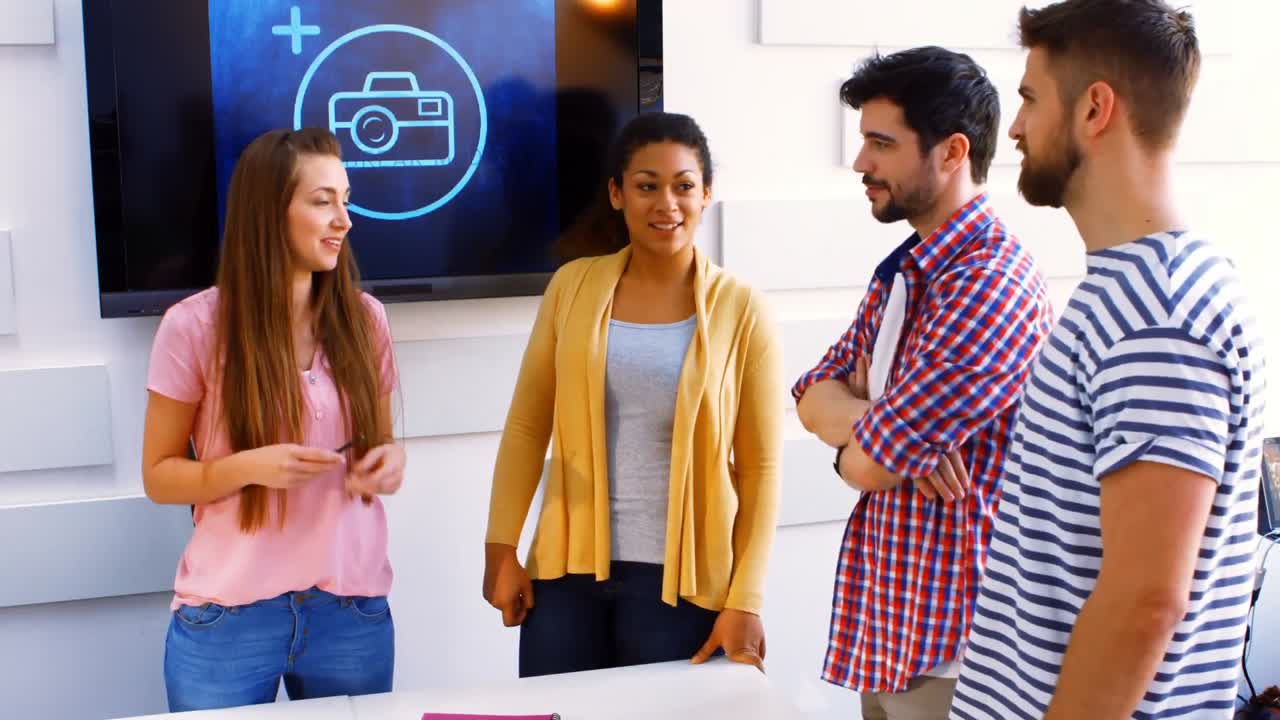 ejecutivos de negocios que interactúan entre sí