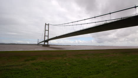 Westseite-Weite-Aufnahme-Der-Humber-Bridge