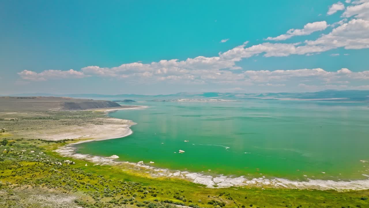 Tufa formations at Mono Lake, California