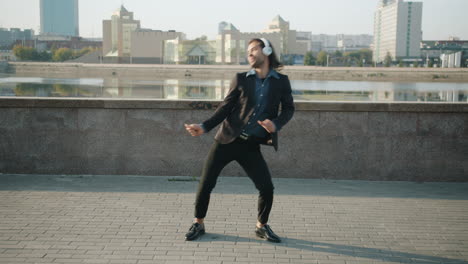 man dancing in the city