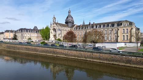 Krankenhausgebäude,-Chateau-Gontier-In-Frankreich.-Luftaufnahme