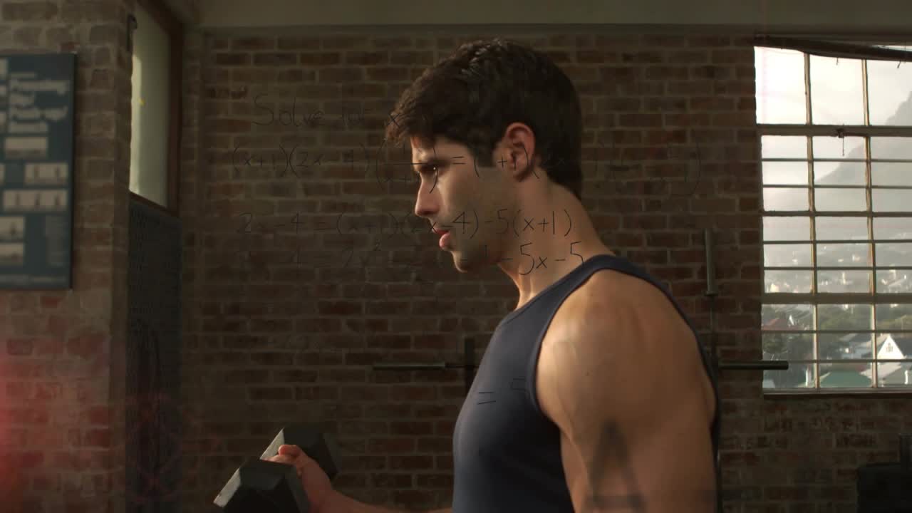 Uomo che esegue curl con manubri esagonali lentamente in palestra, con l'aggiunta di indicatori animati che tracciano gli angoli del braccio per il fitness