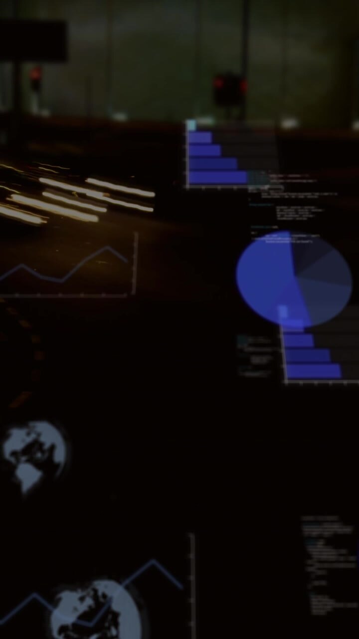 Animazione di una rete di connessioni e di elaborazione dati su un circuito integrato e una mappa del mondo.