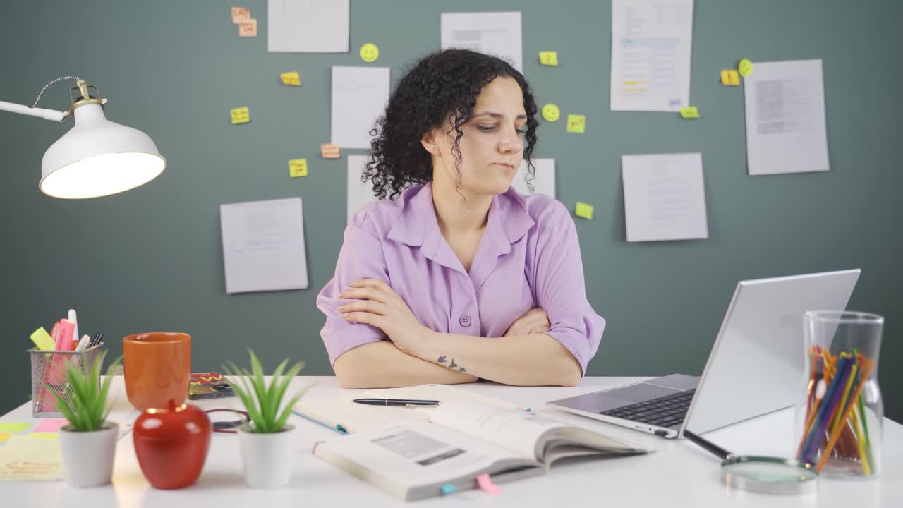 el retrato de una estudiante nerd.