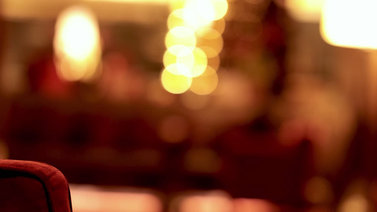 las luces de enfoque suave crean un ambiente cálido