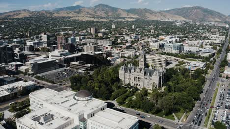 Wide-drone-shot-of-Salt-Lake-City-in-Utah