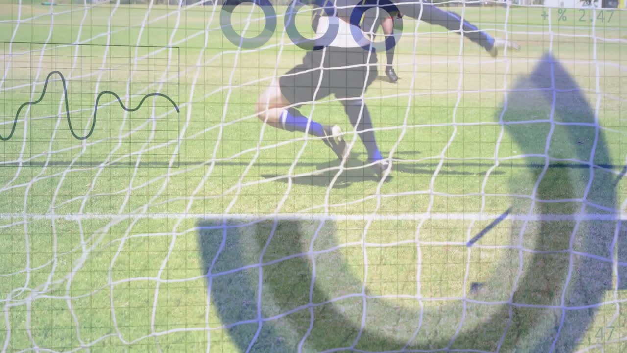 Målvakt dyker, anfallare skjuter bollen, sportanalys HUD spårar skotthastighet och reaktion