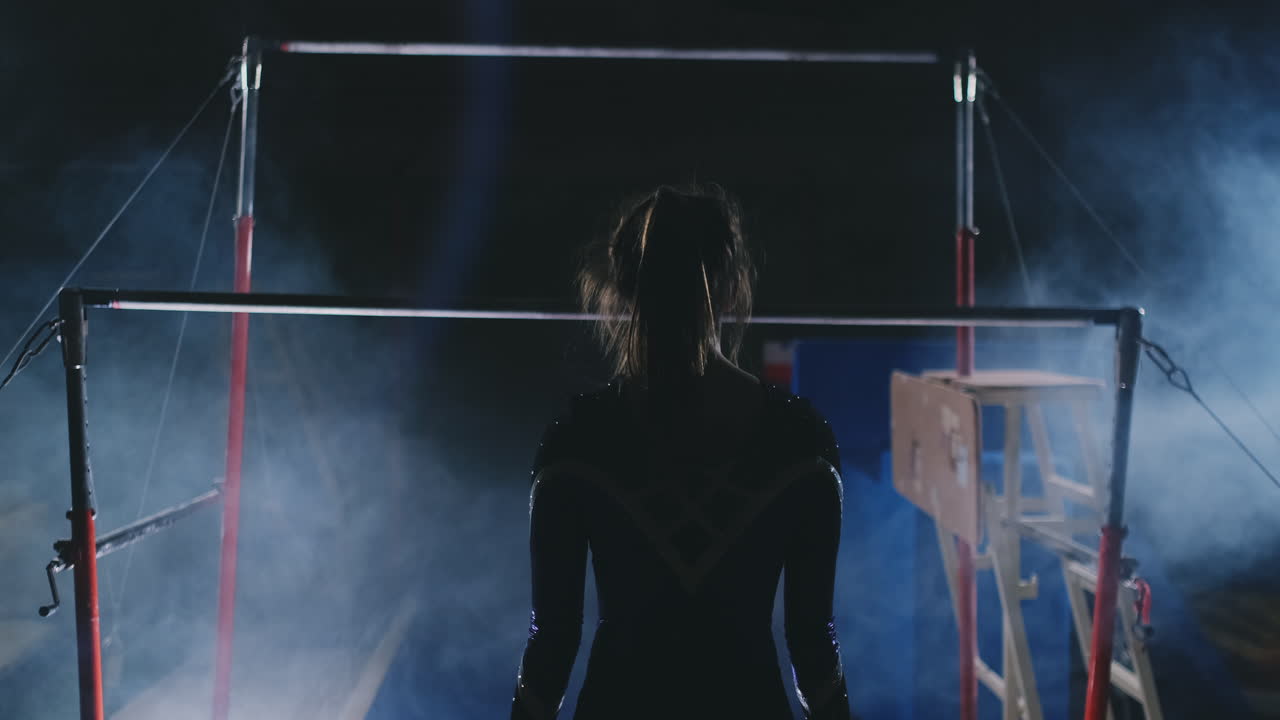 rendimiento en gimnasia gimnasta femenina en barras desiguales.