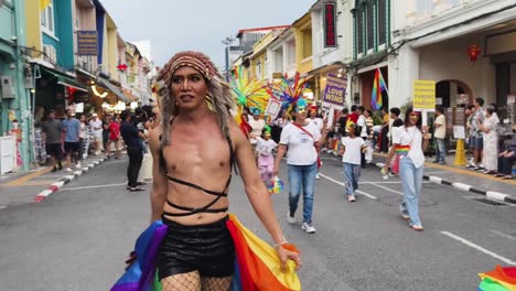 el desfile del orgullo lgbtq+ en tailandia