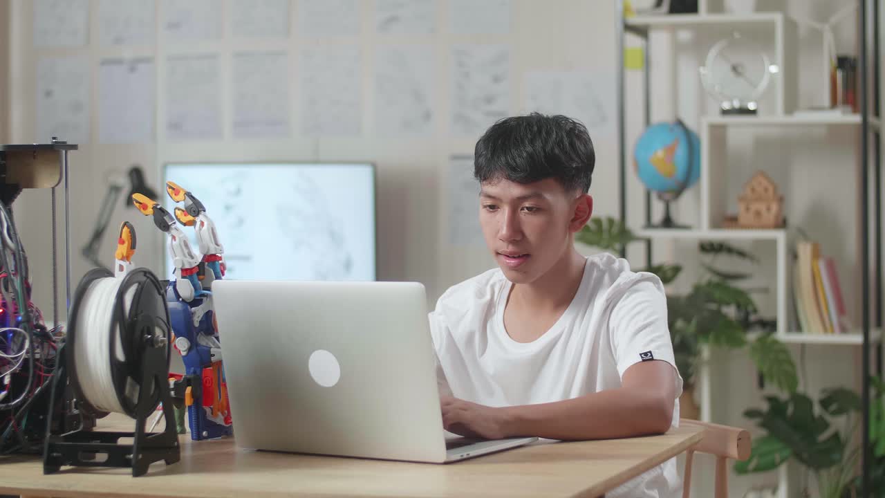 로 프로젝트에 흥분한 십대