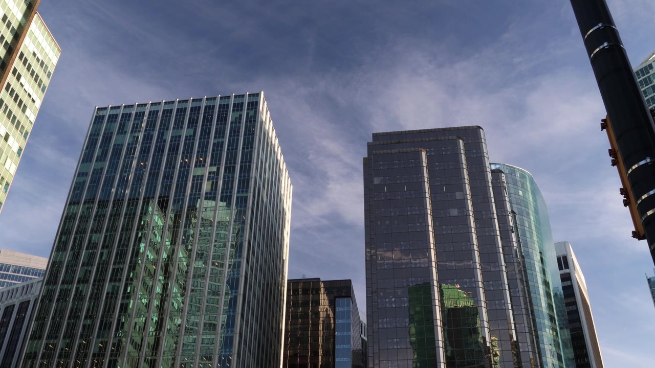 Arranha-céus modernos de vidro no centro de Vancouver, Canadá, imagem de estabelecimento do centro da cidade