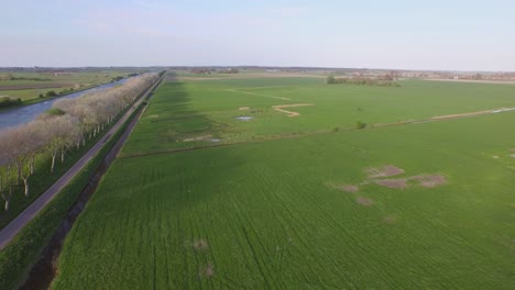 Aéreo:-El-Paisaje-Agrícola-Cerca-Del-Canal-A-Través-De-Walcheren