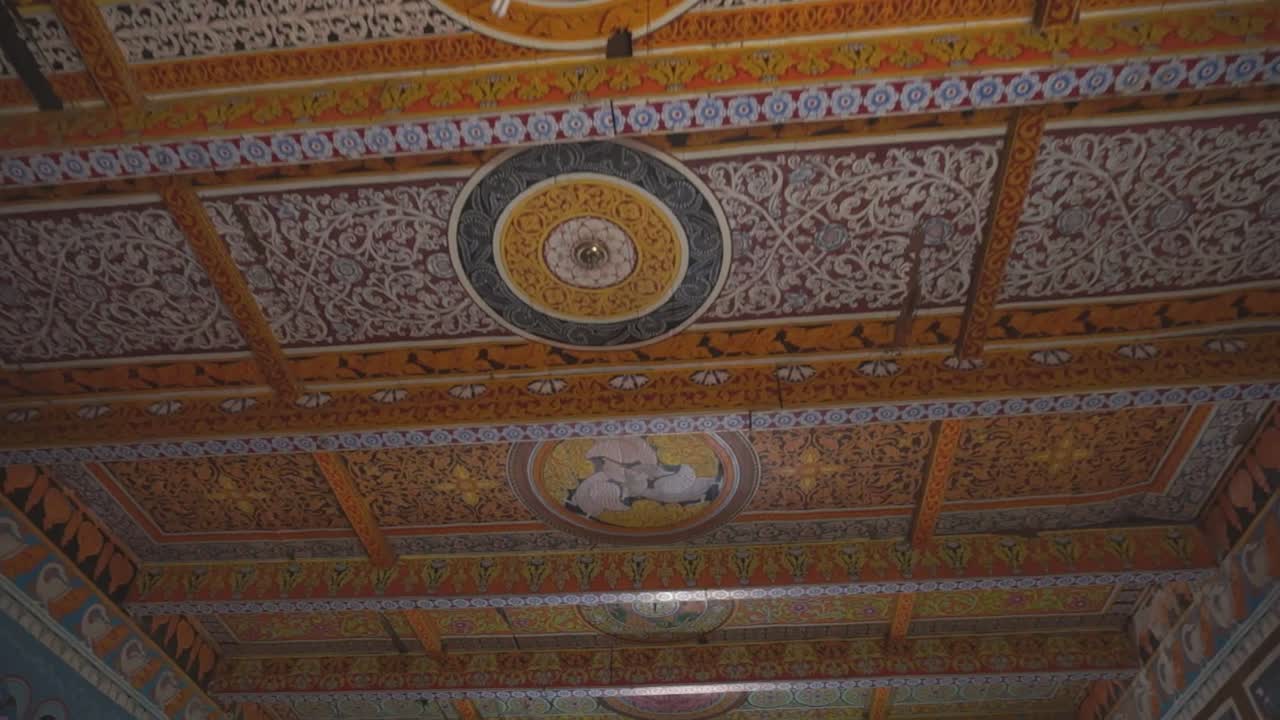 화려한 불교 손으로 그린 천장