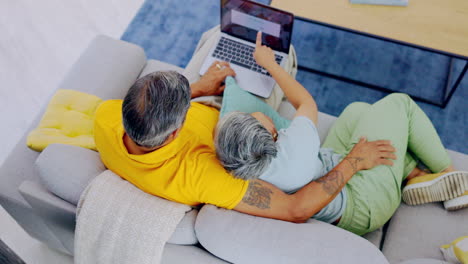 Comunicación,-Computadora-Portátil-Y-Relajación,-Abrazo-De-Pareja-De-Ancianos