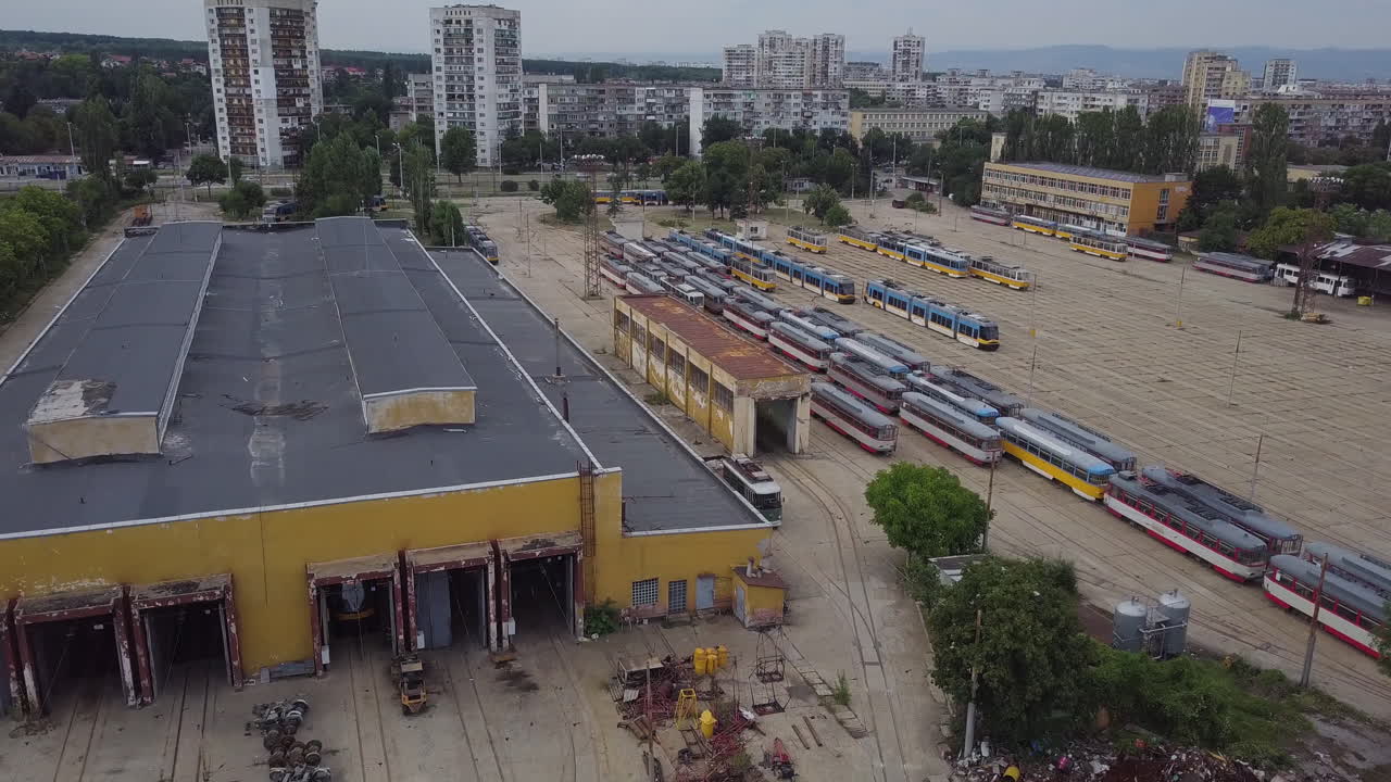 drone disparó sobre tranvías en estación de depósito