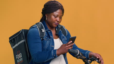 Food-Delivery-With-Phone-And-Bicycle