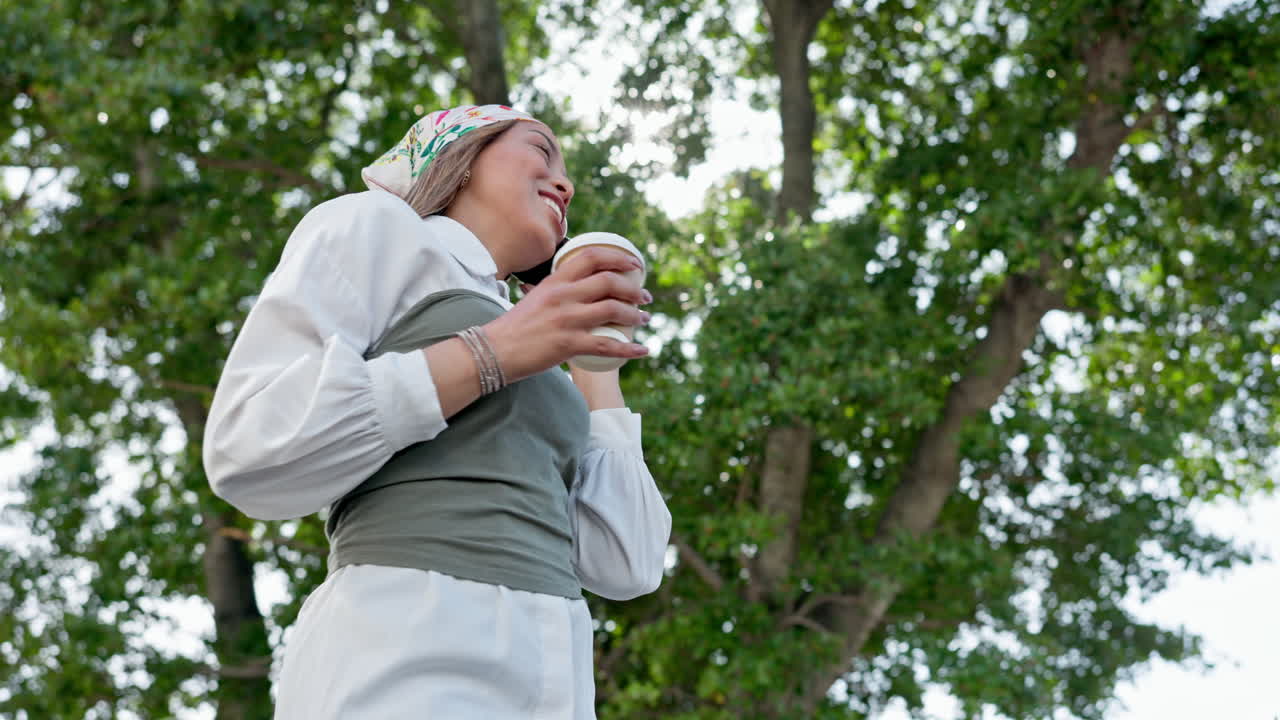 전화 통화, 공원 및 경력에서 여성 네트워크