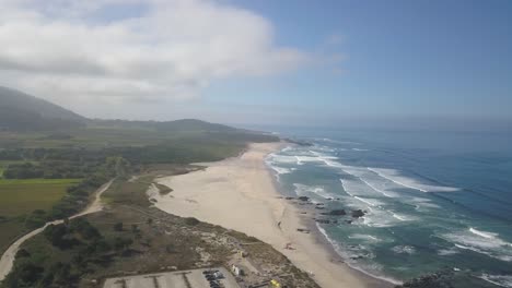 Alejándose-De-La-Playa-En-Afife,-Viana-Do-Castelo