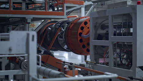 Proceso-De-Trabajo-Del-Mecanismo-De-Fabricación-De-Neumáticos-En-El-Taller-De-Automóviles-Industriales.