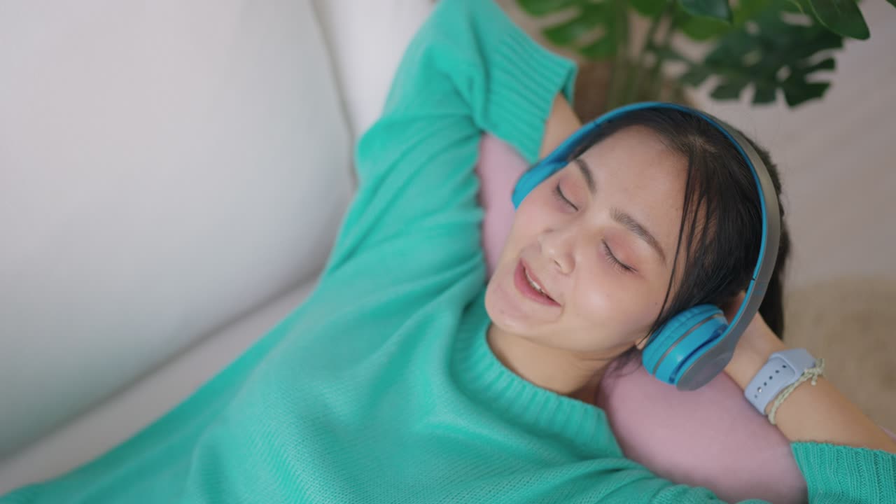 Enjoy easy listening on social media music app broadcast live stream.