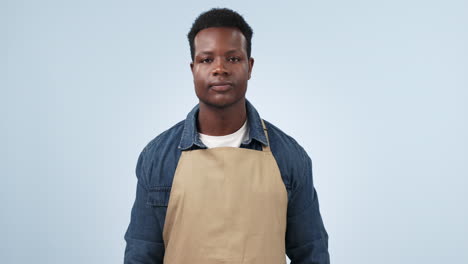 feliz, hombre negro y retrato con los brazos cruzados