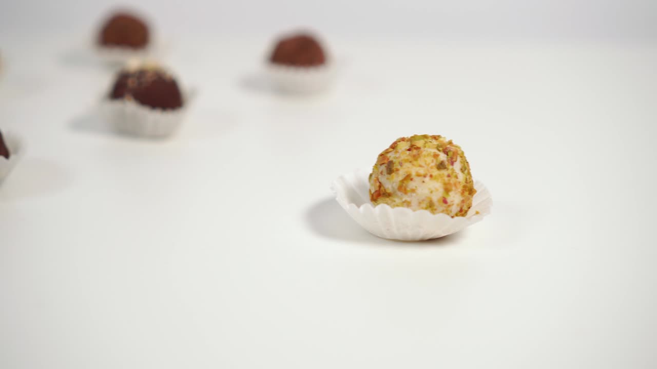 다이어트 중 아침 식사로 설탕이 없는 생태 식품으로 만든 집에서 만든 과자