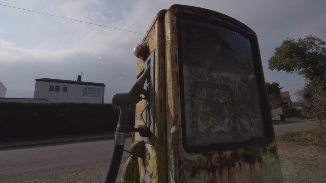 ⁇ 은  ⁇ 은 연료  ⁇ 프를 타고 달리는 자동차