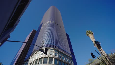 distrito de negocios de la ciudad. oficinas modernas edificios de rascacielos de gran altura. crecimiento del desarrollo económico. vista baja.