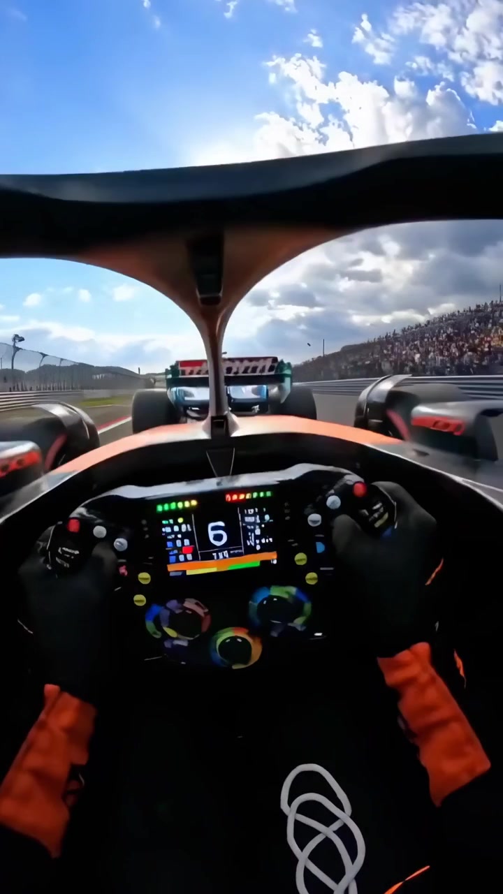 Gara di Formula 1 ad alta velocità dal punto di vista dell'abitacolo del pilota