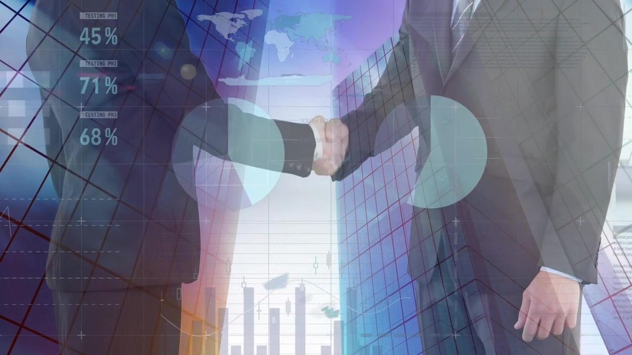 Animazione di dati finanziari e grafici su diversi uomini d'affari che si stringono la mano e grattacieli