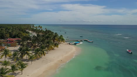 hermosa playa paradisíaca de mano juan en la isla saona, república dominicana