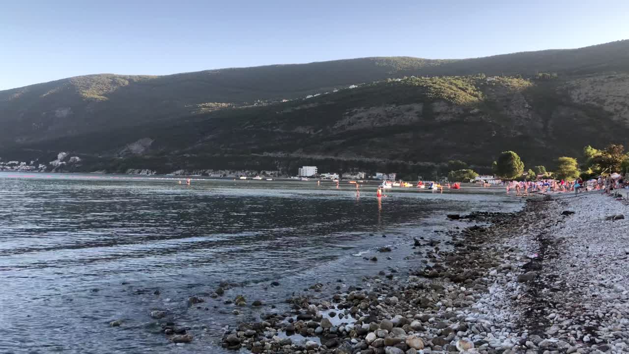 몬테네그로의 해안 도시 이갈로에서 보기