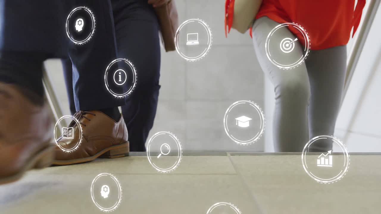 Animación de iconos digitales sobre diversas personas de negocios en la oficina.