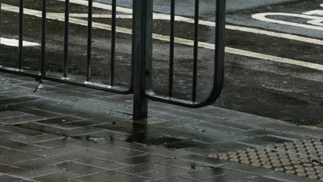 People-walking-through-the-rain,-focusing-on-shoes