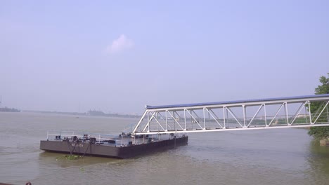 People-float-on-the-port-river-to-travel